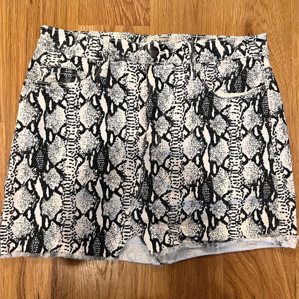 Frame white and black snakeskin print mini skirt - size 29